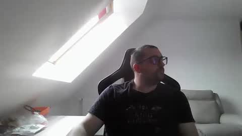 Snapshot of malou2927 chatting on December 8, 9:46 am breton online show from December 8, 9:46 am