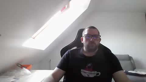 Snapshot of malou2927 chatting on December 9, 10:22 am breton online show from December 9, 10:22 am