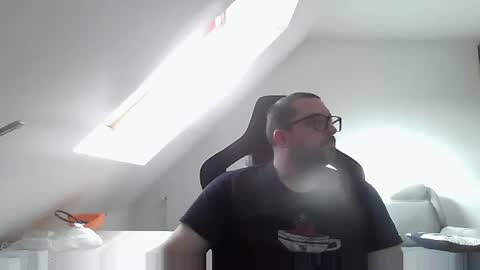 Snapshot of malou2927 chatting on December 9, 2:06 pm breton online show from December 9, 2:06 pm