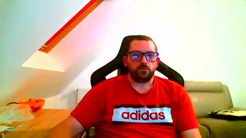 Snapshot of malou2927 chatting on December 17, 5:36 pm breton online show from December 17, 5:36 pm