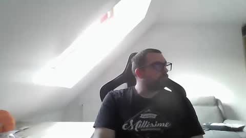 Snapshot of malou2927 chatting on December 31, 2:14 pm breton online show from December 31, 2:14 pm