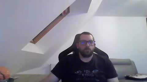 Snapshot of malou2927 chatting on January 1, 5:22 pm breton online show from January 1, 5:22 pm