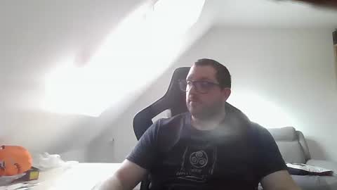 Snapshot of malou2927 chatting on January 6, 1:52 pm breton online show from January 6, 1:52 pm