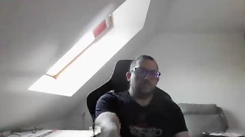 Snapshot of malou2927 chatting on October 12, 7:29 am breton online show from October 12, 7:29 am