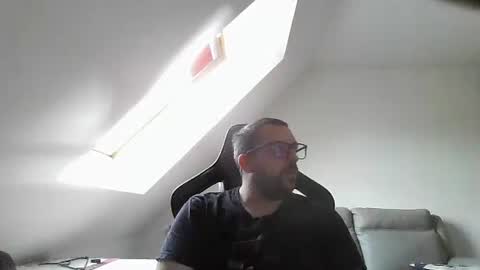 Snapshot of malou2927 chatting on October 26, 9:59 am breton online show from October 26, 9:59 am