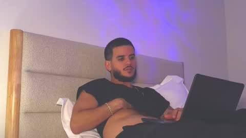 maluma09 online show from October 28, 9:46 am