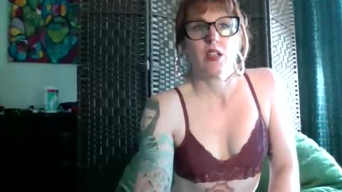 Snapshot of mamafoxxx911 chatting on September 24, 3:15 pm mamafoxxx911 online show from September 24, 3:15 pm