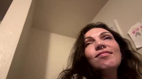 Snapshot of mamakinchen24 chatting on December 5, 6:32 am Deja Jonjon online show from December 5, 6:32 am