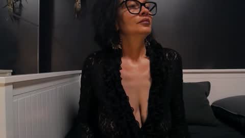 ioana love online show from April 15, 8:09 pm