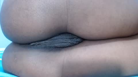 Snapshot of mamy02 chatting on January 20, 7:47 am cristal online show from January 20, 7:47 am