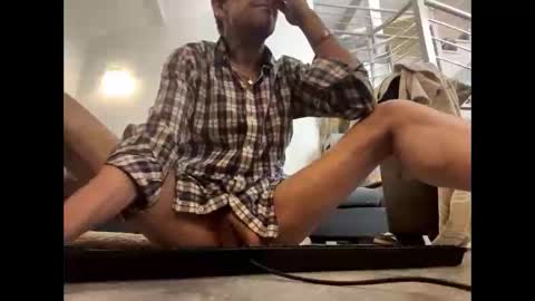 Snapshot of man38110 chatting on May 26, 4:08 am man38110 online show from May 26, 4:08 am