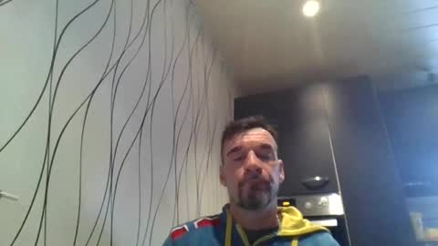 Snapshot of man_from_geaven chatting on February 18, 11:33 am man_from_geaven online show from February 18, 11:33 am