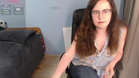 Snapshot of mandarinka28 chatting on June 26, 7:02 am mandarinka28 online show from June 26, 7:02 am