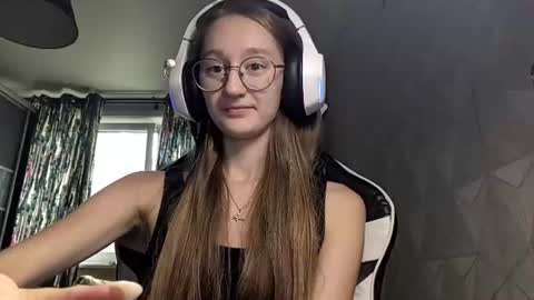 Snapshot of mandybridgmon chatting on July 29, 5:38 am Mary online show from July 29, 5:38 am