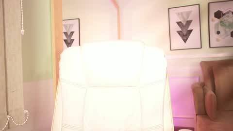 Mandy Collins online show from April 8, 11:32 am