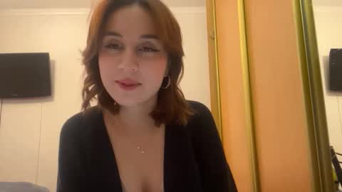 Mia online show from December 18, 12:00 pm