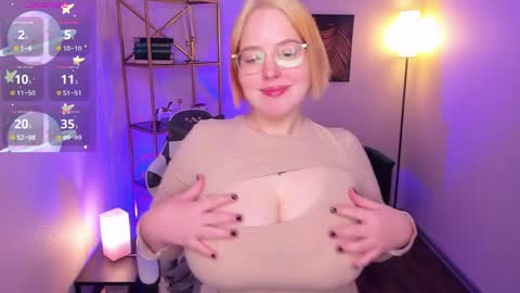 manic_pixie_ online show from April 10, 3:28 pm