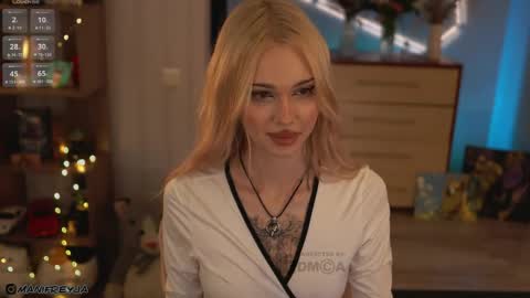 Snapshot of manifreyja chatting on April 3, 9:51 am Amelie online show from April 3, 9:51 am