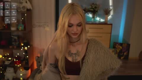 Snapshot of manifreyja chatting on April 10, 8:02 pm Amelie online show from April 10, 8:02 pm