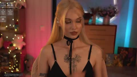 Snapshot of manifreyja chatting on April 29, 5:41 pm Amelie online show from April 29, 5:41 pm