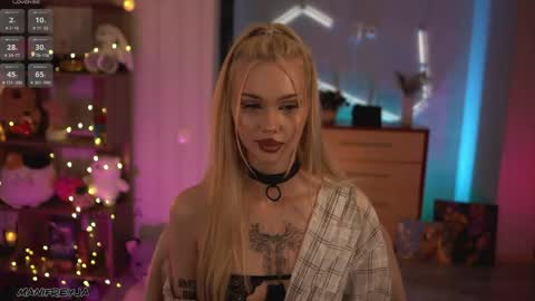 Snapshot of manifreyja chatting on May 5, 8:50 pm Amelie online show from May 5, 8:50 pm