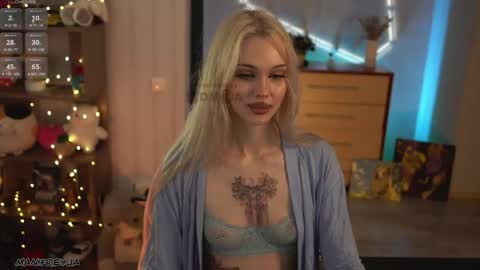 Snapshot of manifreyja chatting on May 14, 6:04 pm Amelie online show from May 14, 6:04 pm