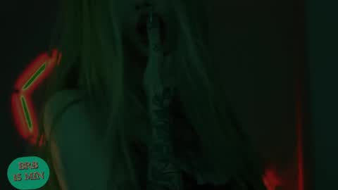 Snapshot of manifreyja chatting on May 17, 6:48 pm Amelie online show from May 17, 6:48 pm