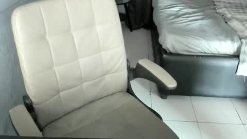 Snapshot of manofyour_lustxx chatting on February 17, 4:53 am MR. JAY online show from February 17, 4:53 am