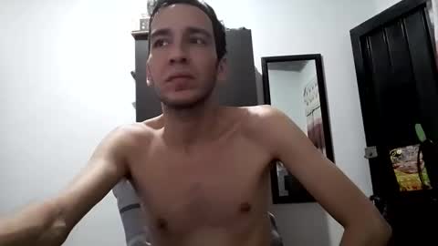 Snapshot of manolo8020 chatting on February 19, 5:25 am manolo8020 online show from February 19, 5:25 am