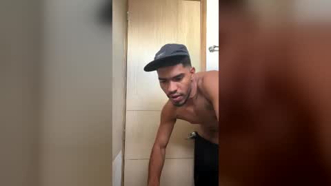 Snapshot of manuel__brown chatting on June 17, 12:40 pm Manuel online show from June 17, 12:40 pm