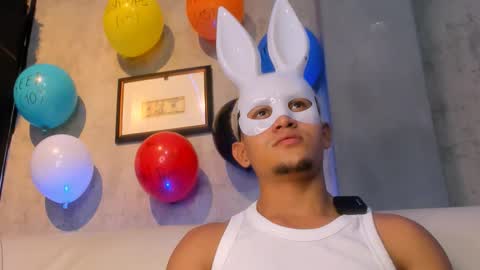 Manuel online show from November 19, 2:22 am