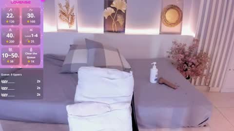 manuela_montes_ online show from May 11, 4:04 pm