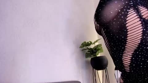 manuela_montes_ online show from June 12, 12:04 pm