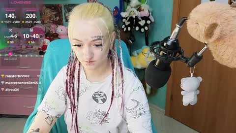 Snapshot of manuela_unicorn chatting on December 19, 8:44 pm Manuela online show from December 19, 8:44 pm