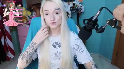 Snapshot of manuela_unicorn chatting on March 4, 8:38 pm Manuela online show from March 4, 8:38 pm