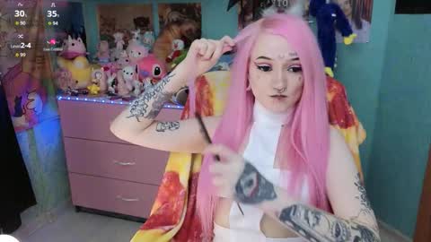 Manuela online show from December 4, 8:17 pm