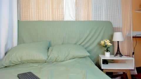 Manuela online show from April 14, 11:55 pm