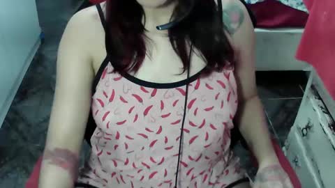 Manu Escarlate online show from June 3, 4:15 am