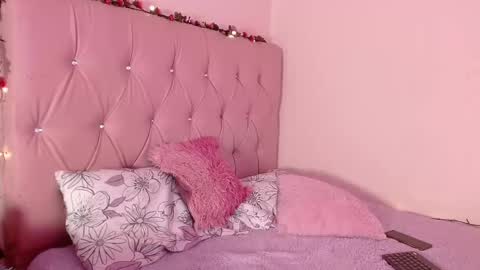 Snapshot of manumeow_ chatting on February 19, 9:36 pm Manu online show from February 19, 9:36 pm