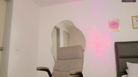     online show from March 8, 2:23 am