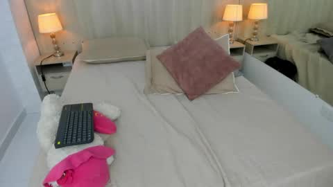 Snapshot of mara_sinclair chatting on May 27, 1:57 am Mara Sinclair online show from May 27, 1:57 am