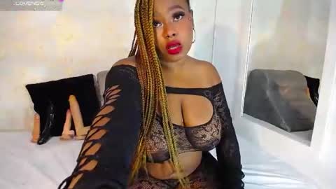 Snapshot of mara_thompsonn chatting on June 18, 12:42 pm mara_thompsonn online show from June 18, 12:42 pm