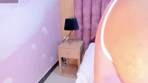 maralinette22 online show from March 18, 11:35 am