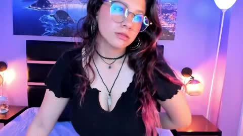 Snapshot of maramartinez_ chatting on April 28, 7:52 pm maramartinez_ online show from April 28, 7:52 pm