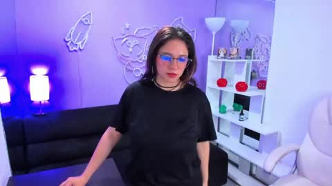 Snapshot of maramartinez_ chatting on May 5, 8:06 pm maramartinez_ online show from May 5, 8:06 pm
