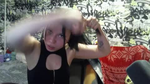 Snapshot of marble_kitten chatting on December 21, 8:43 am marble_kitten online show from December 21, 8:43 am