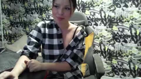 Snapshot of marble_kitten chatting on January 5, 5:27 pm marble_kitten online show from January 5, 5:27 pm