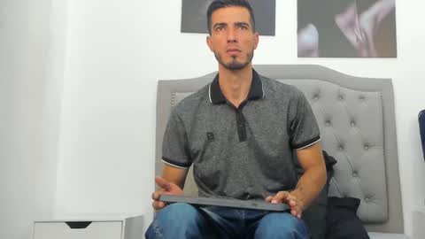 Marc Ruffalo online show from February 2, 7:34 pm