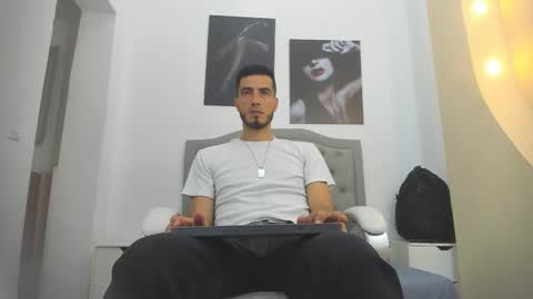 Marc Ruffalo online show from March 1, 4:42 pm