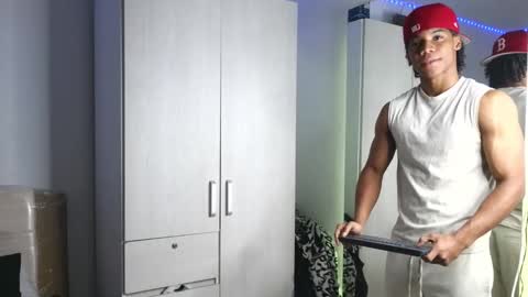 Snapshot of marcelo_dosantos77 chatting on October 23, 2:27 pm MARCELO online show from October 23, 2:27 pm